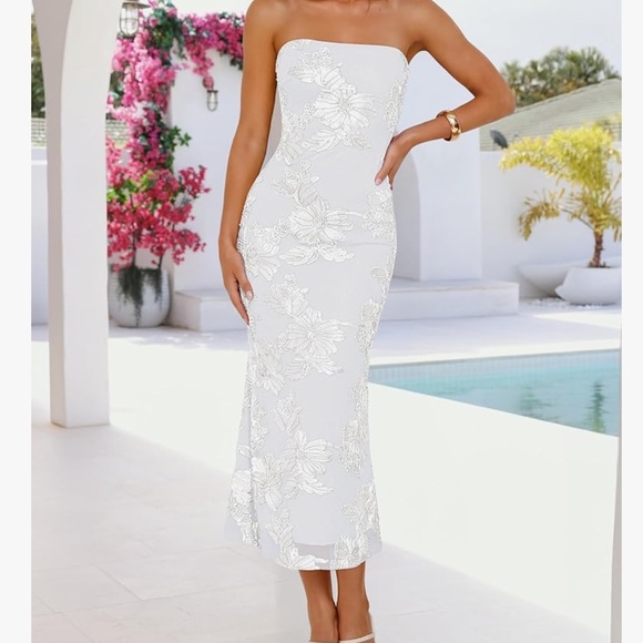 Elegant White BEACH WEDDING Dress - Picture 2 of 7